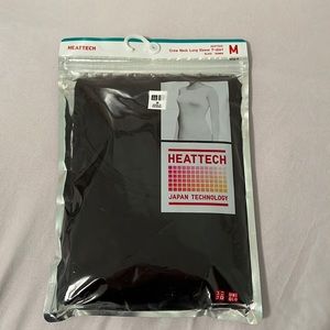 Uniqlo women’s heattech crew neck long sleeve black t-shirt